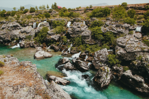 Some smaller waterfalls at Niagarra Waterfalls